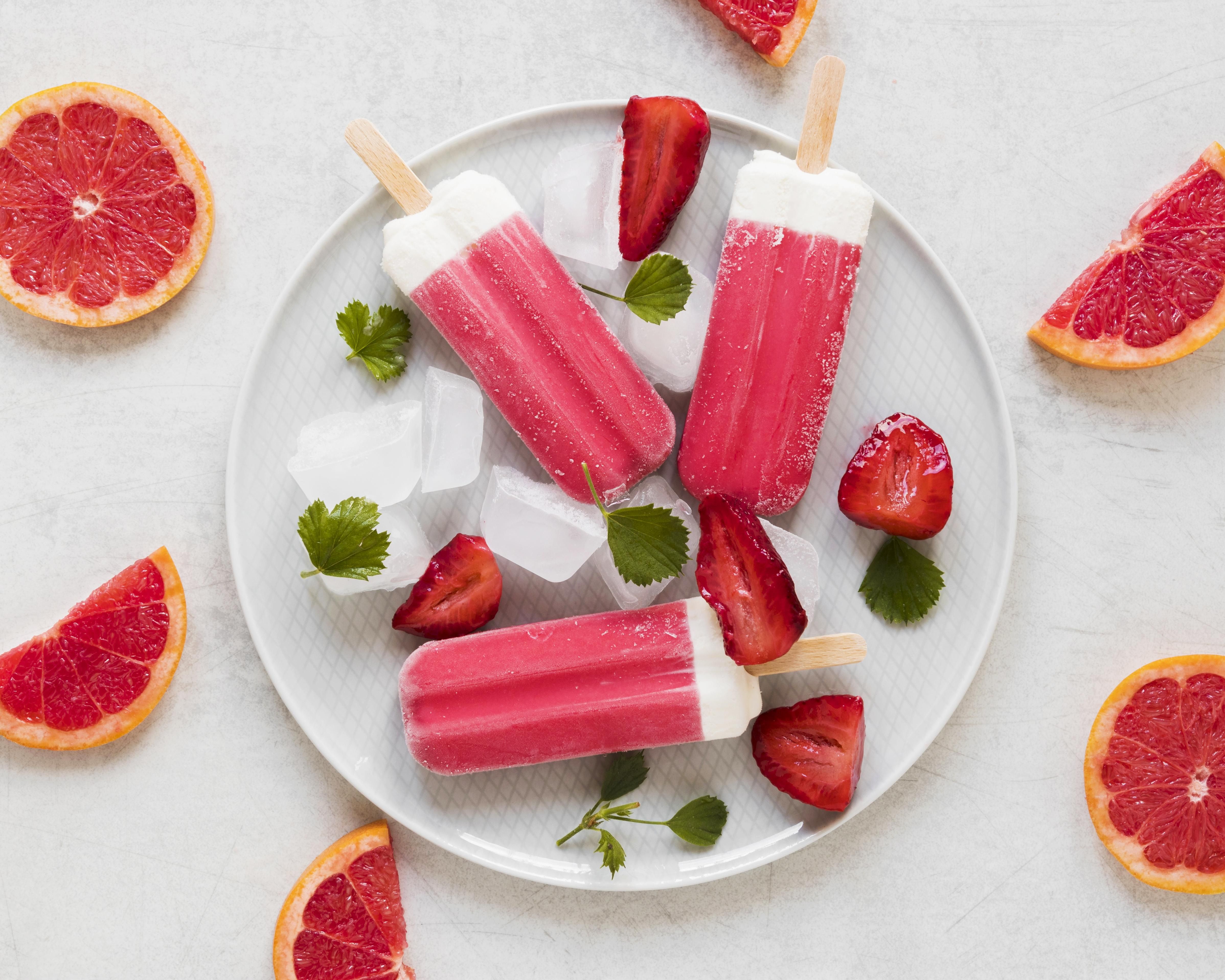 Paletas de Cheesecake de limón con frutos rojos 