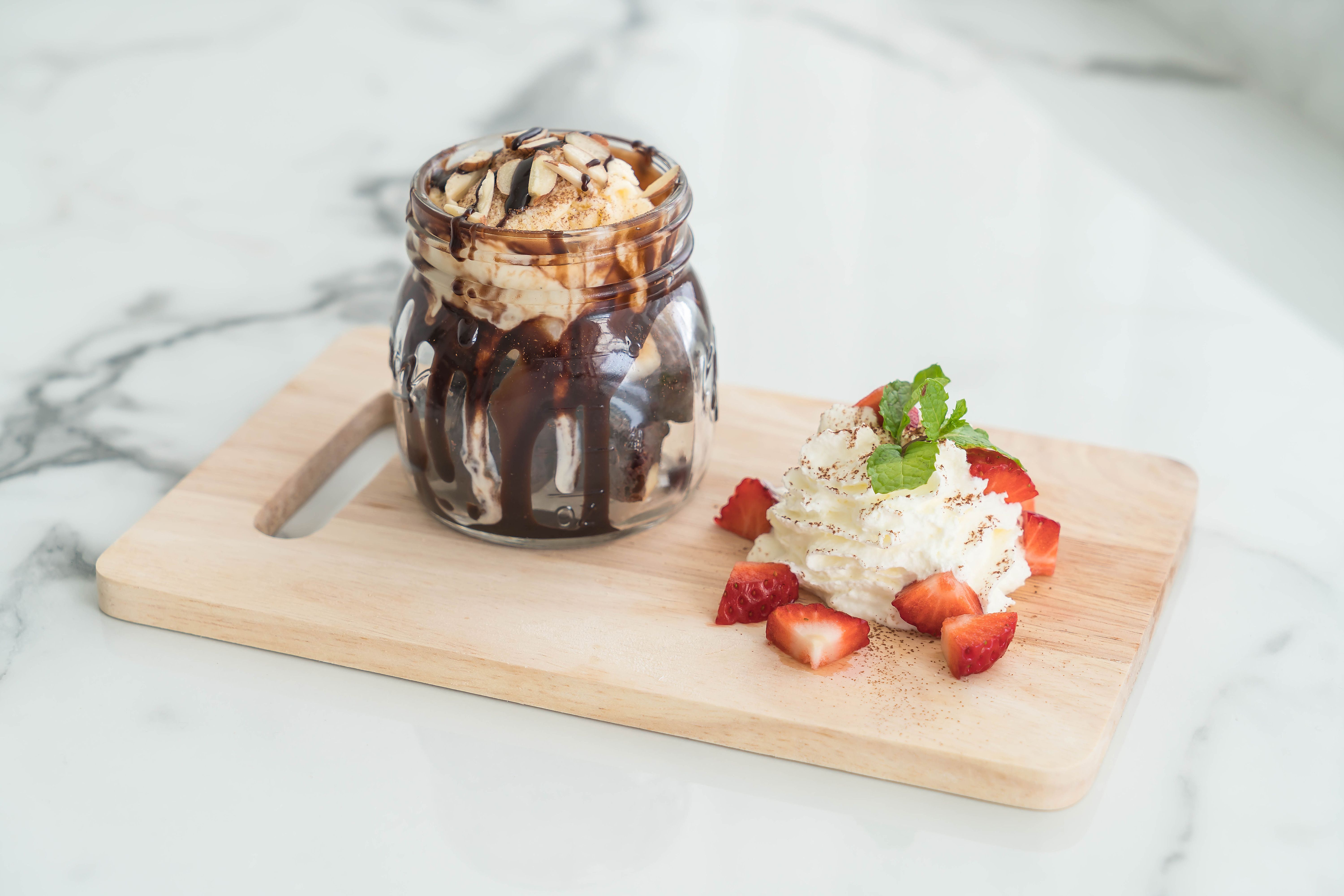 Receta de Parfait de Brownie y Yogur de Frutos del Bosque
